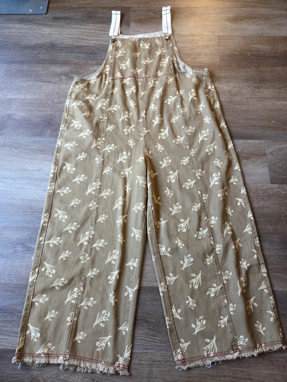 Easel Floral Frenzy Jumpsuit Overalls in Olive Grey, Taupe Floral Print Womens L - Picture 7 of 11